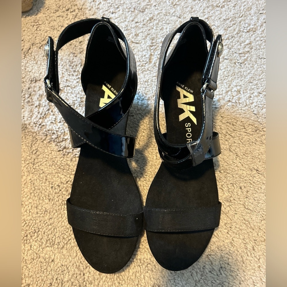 Anne Klein Sport Black Cross Cross Scrappy Wedge Sandals Women’s 8.5
